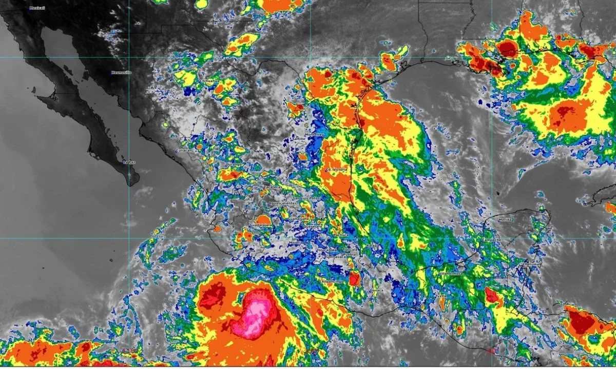 Toma tus precaciones: La Tormenta Tropical Flossie acecha territorio mexicano con fuertes lluvias y vientos; conoce su ruta por el país.