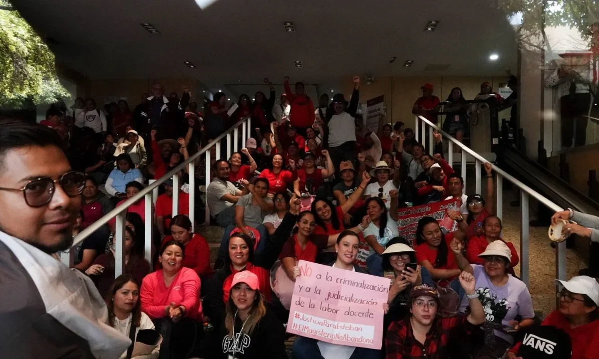 Con toma de edificio, CNTE logra que SEP le devuelva retenciones