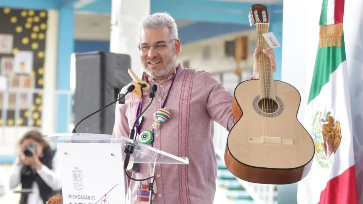 Se espera que este año se distrubuyan 10 mil instrumentos en escuelas secundarias de Michoacán, informó Alfredo Ramírez Bedolla.