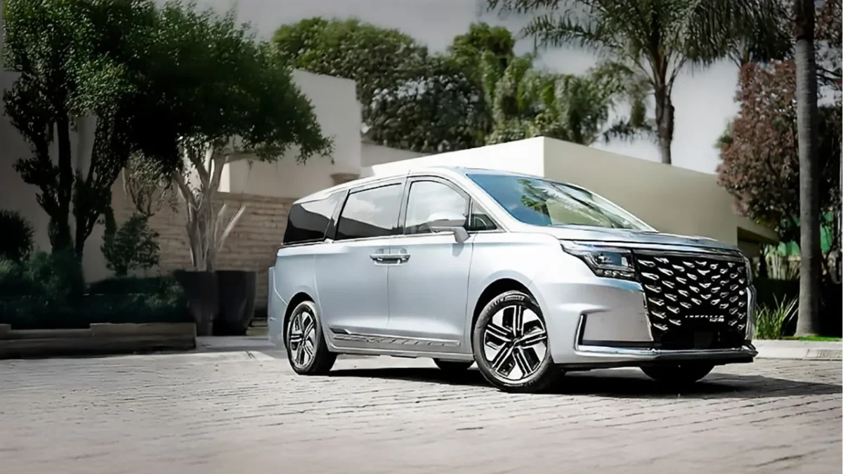 Traveler PHEV, la nueva family van enllega a Mexico con un híbrido y JAC 6 PHEV llega a un peleado segmento.