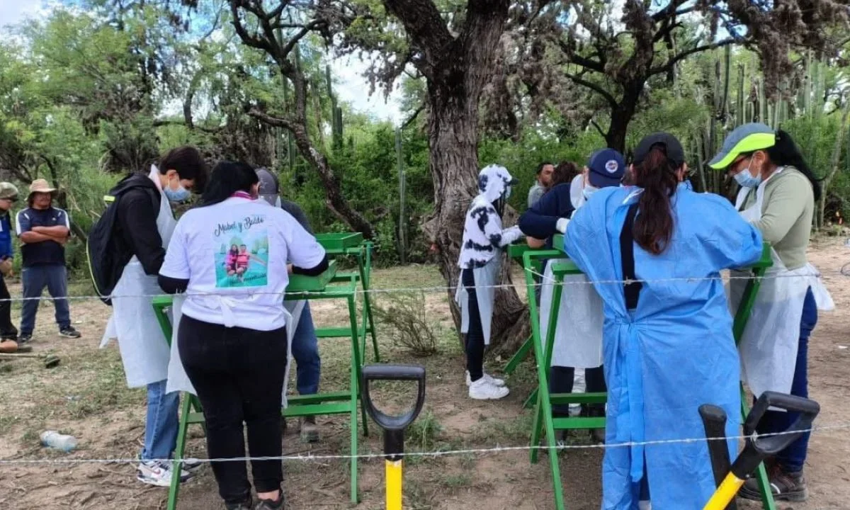 El colectivo Voz y Dignidad por los Nuestros informó el hallazgo de un presunto sitio de exterminio en el municipio de Matehuala.