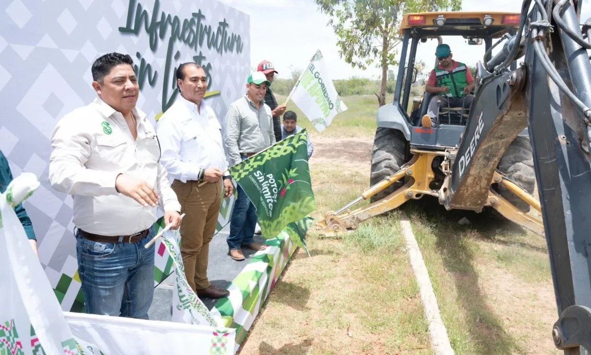 El Gobernador de SLP, Ricardo Gallardo, arrancó obras de infraestructura en Santo Domingo, Villa de Ramos y Salinas; entregó apoyos.