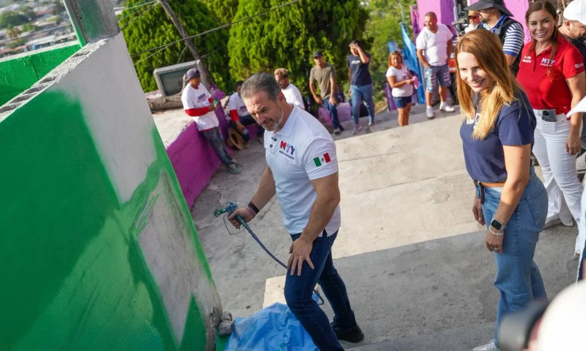 El alcalde Adrián de la Garza supervisó los trabajos del programa “Transformando Monterrey” en la colonia Independencia.