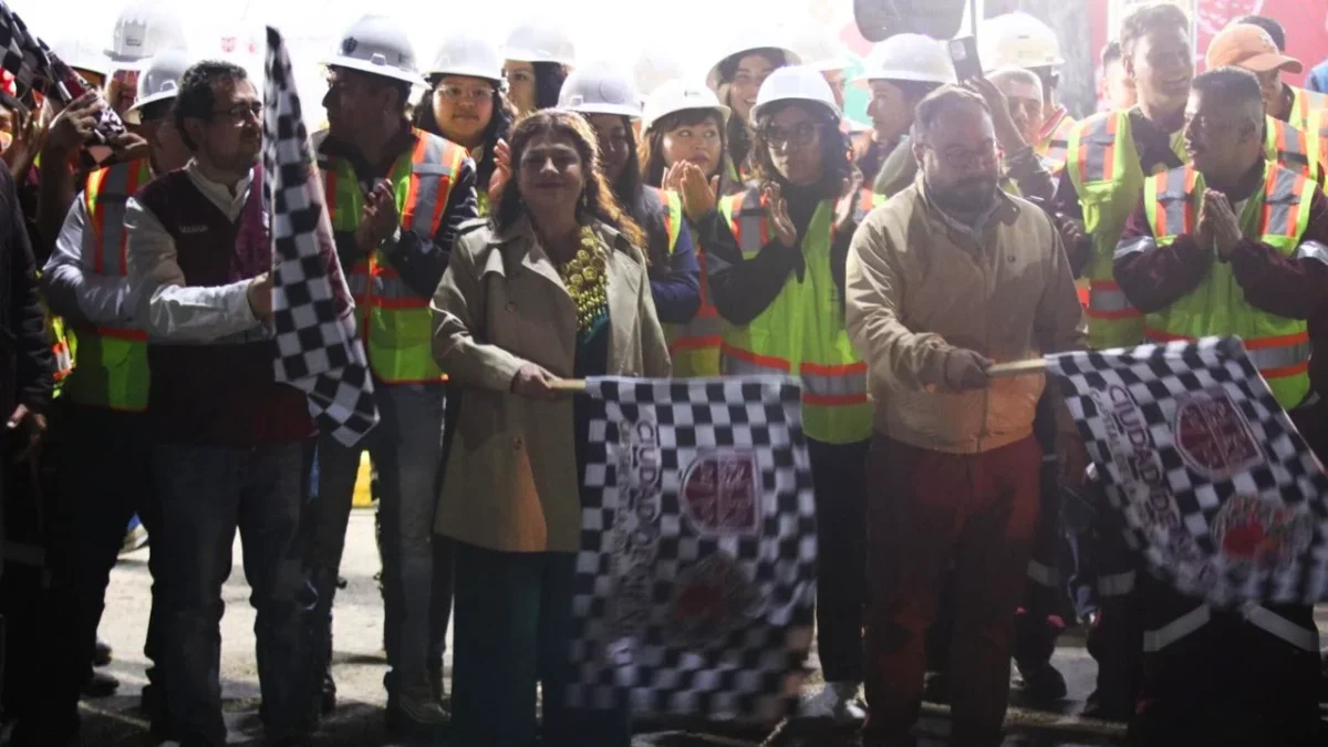 La jefa de Gobierno, Clara Brugada, da banderazo al programa de 'Bacheo Nocturno' en la CDMX.