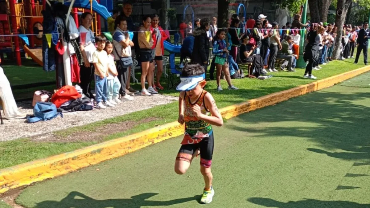 Jóvenes atletas sobrellevan la falta de espacios para practicar un deporte multidisciplinario que consideran carece de recursos, infraestructura y atención