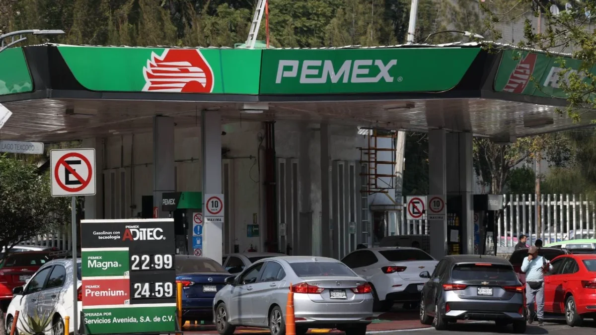 Fitch eleva la calificación de Pemex de B+ a BB