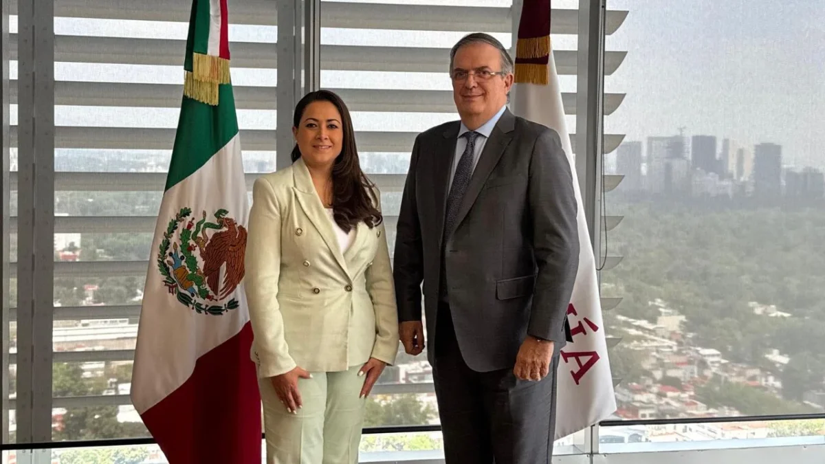 La gobernadora de Aguascalientes, Tere Jiménez, sostuvo una reunión de trabajo con el secretario de Economía, Marcelo Ebrard.