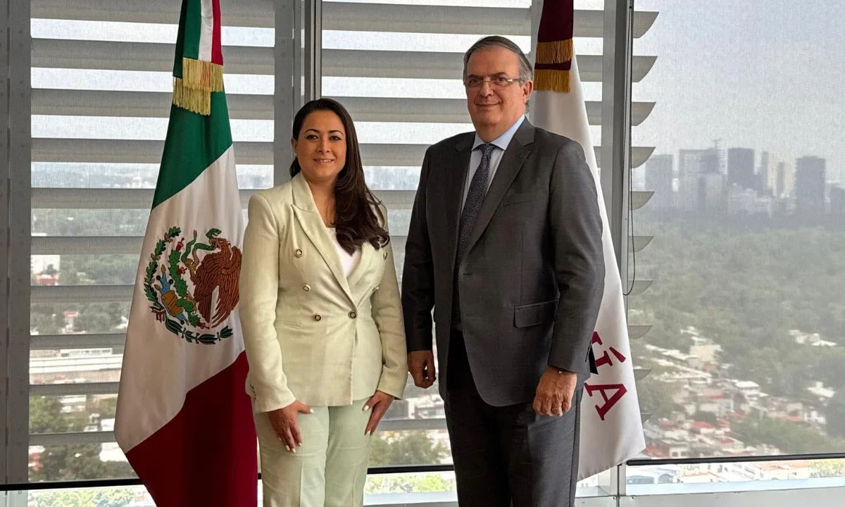 La gobernadora de Aguascalientes, Tere Jiménez, sostuvo una reunión de trabajo con el secretario de Economía, Marcelo Ebrard.