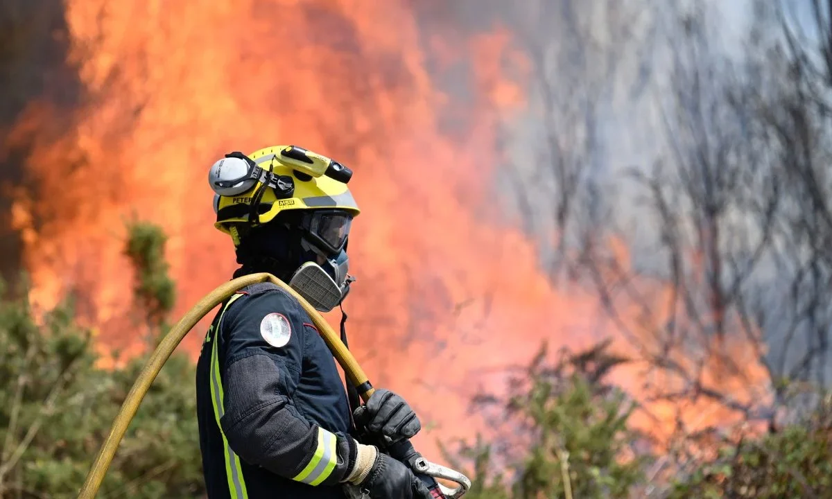 España vive una serie de incendios que han afectado a varias regiones del país. Pobladores viven con miedo de sufrir pérdidas.