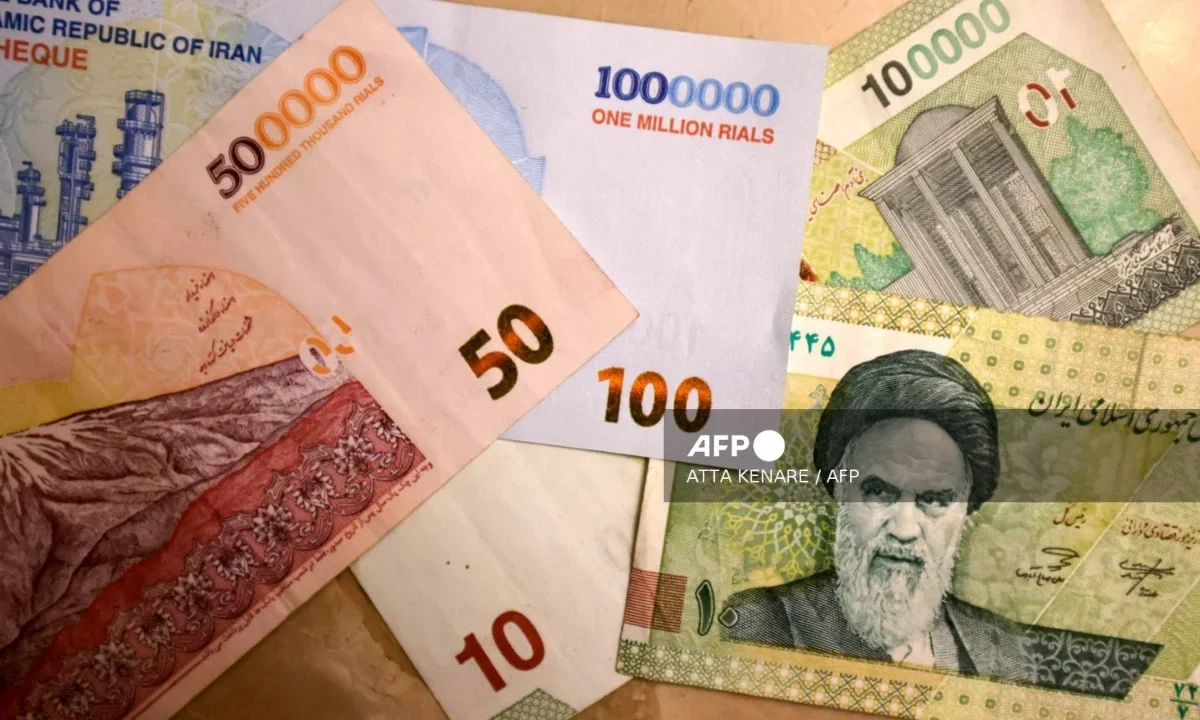 Parlamento iraní impulsa proyecto para eliminar cuatro ceros al rial, afectado por años de sanciones y devaluación económica.