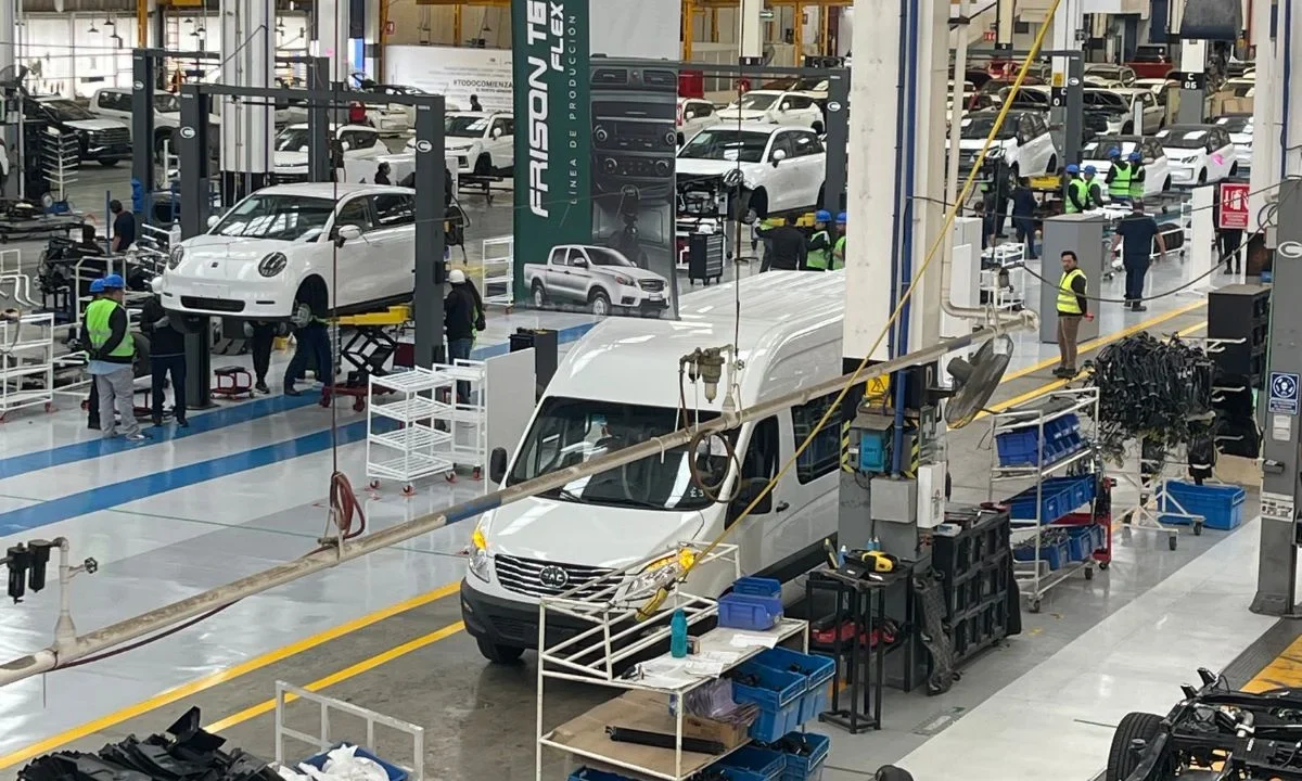 La inversión abarca la expansión de la nave en 33,000 m2, un nuevo patio logístico de 15,000 m2 y un área dedicada a las tecnologías limpias