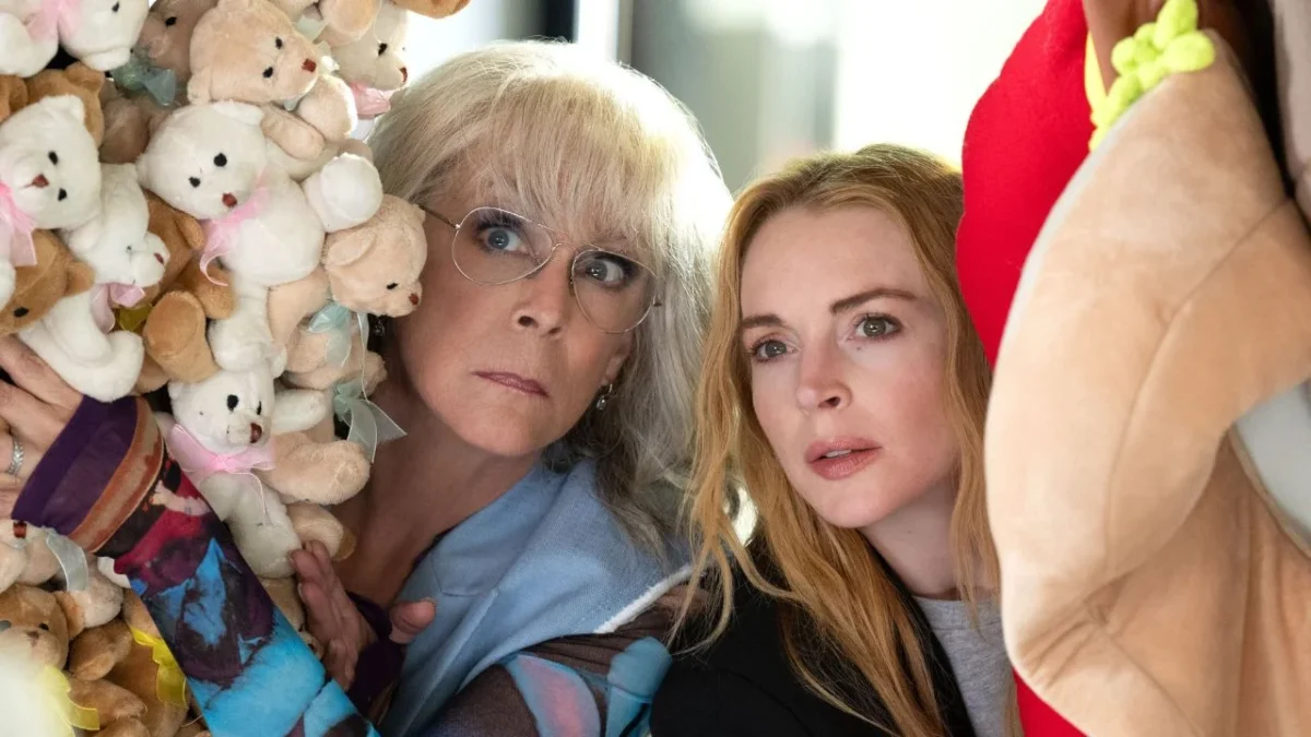 Una reseña de Time desató polémica al criticar la cinta por explotar la nostalgia. Jamie Lee Curtis respondió a través de Instagram.