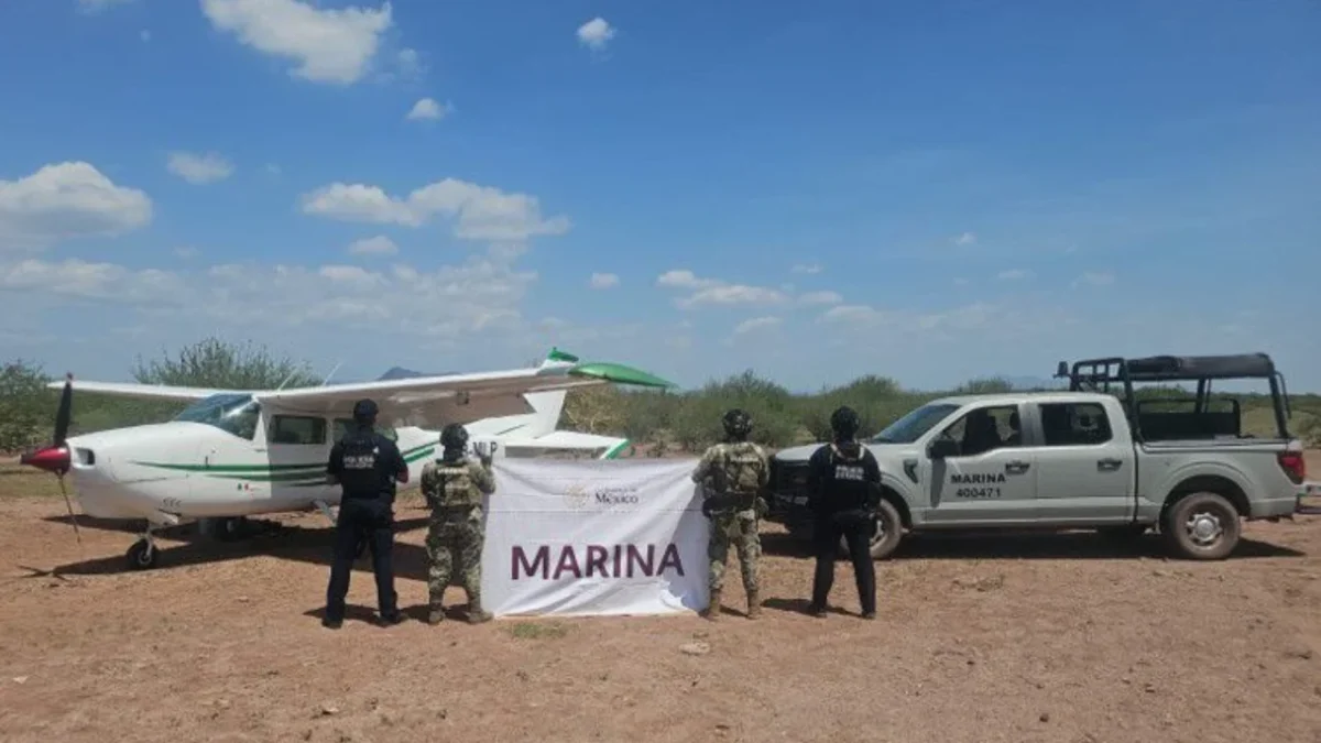 Avioneta tipo Cessna asegurada por la Marina en Cajeme, Sonora; transportaba presunta metanfetamina.