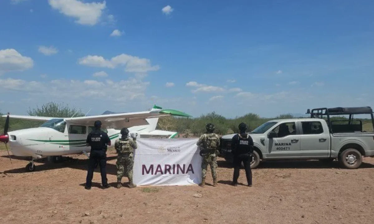 Avioneta tipo Cessna asegurada por la Marina en Cajeme, Sonora; transportaba presunta metanfetamina.
