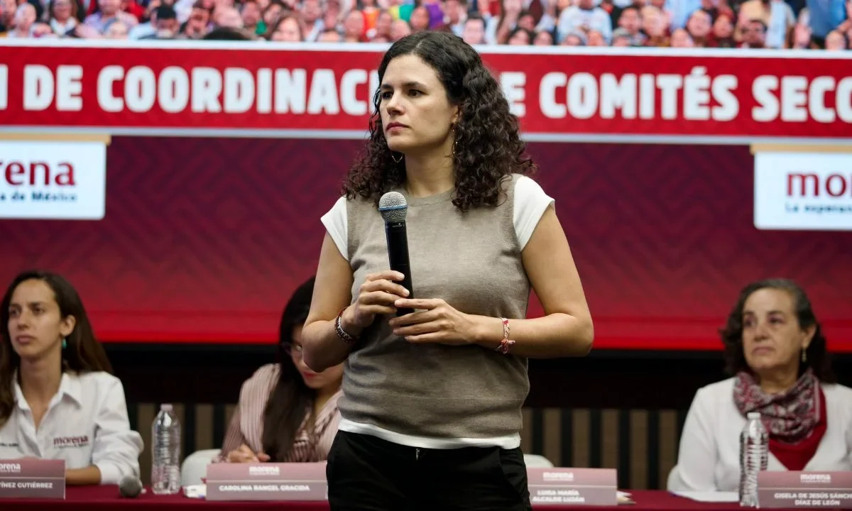 Luisa Alcalde, líder nacional de Morena, anunció que el partido creará una comisión para llevar a cabo la discusión de la reforma electoral.