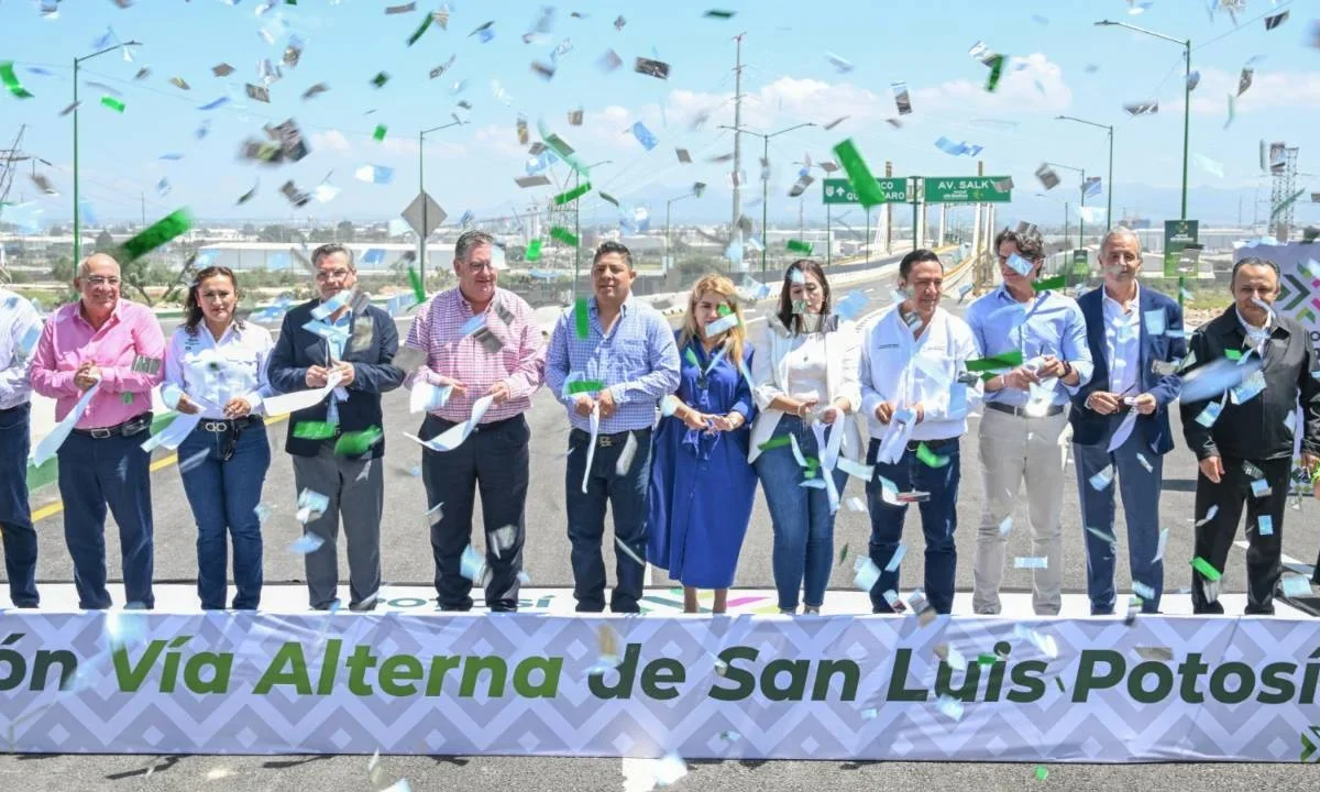 El Gobernador del Estado de SLP, Ricardo Gallardo Cardona, puso en operación la nueva Vía Alterna Sur.