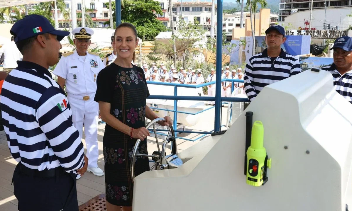 Sheinbaum aseguró que el Marinabús, nuevo sistema de transporte marítimo, es muestra de que Acapulco 'está vivo, fuerte y lleno de futuro'.