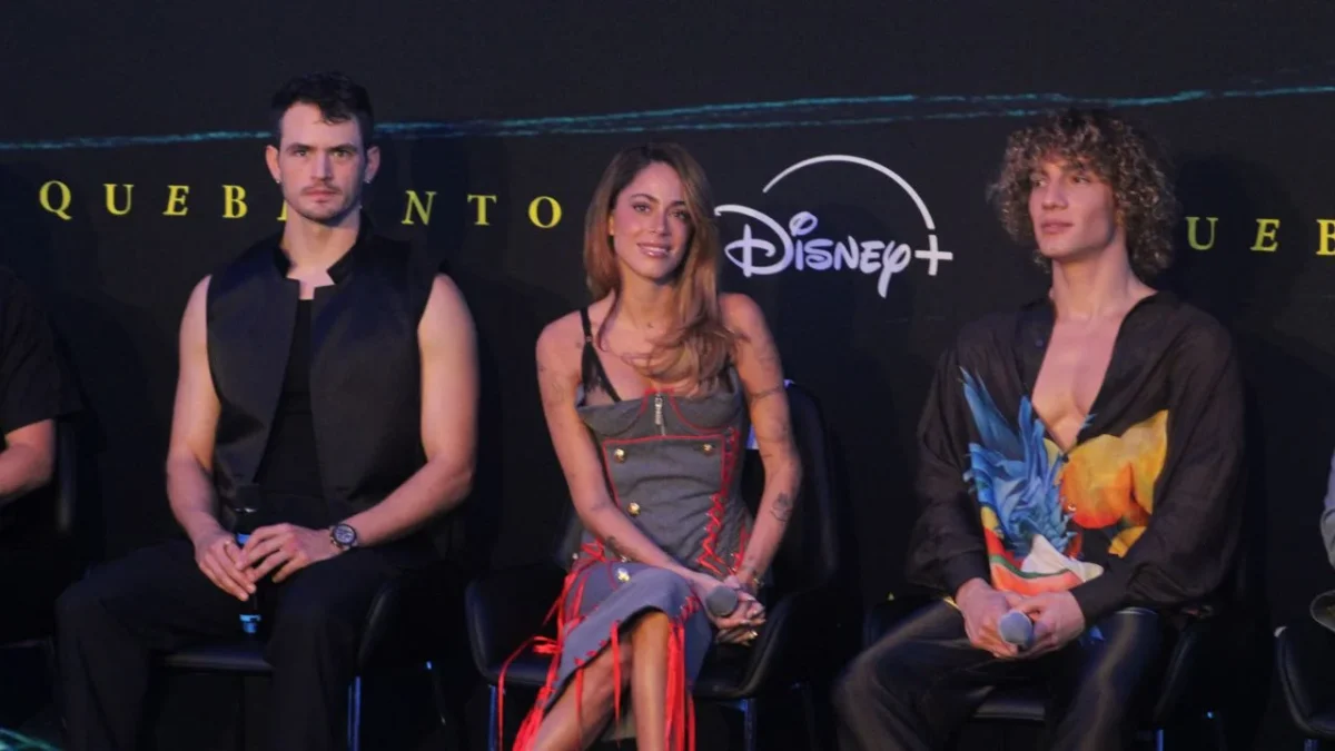 Este viernes la serie Quebranto se estrenará a nivel mundial en Disney+. Este es el regreso oficial de Tini Stoessel a la actuación y ahora lo hace con un personaje más maduro llamado Miranda, a diferencia de lo que hizo en Violetta de 2015.