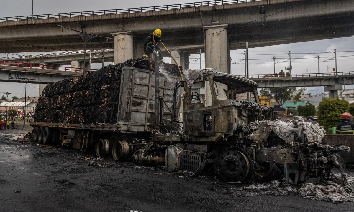 La cifra de muertos tras la explosión de un pipa en Puente de la Concordia, en Iztapalapa, aumentó a 10, 54 personas siguen hospitalizadas.