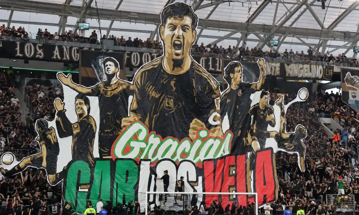 delantero mexicano Carlos Vela