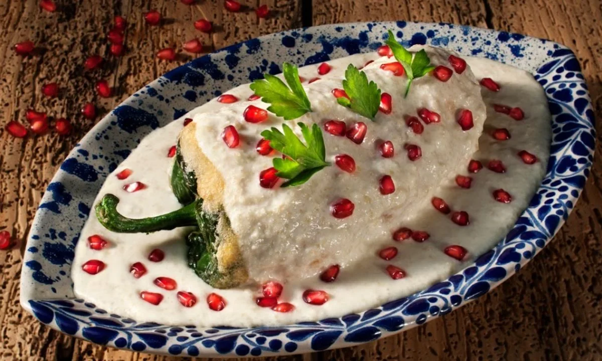 Los chiles en nogada, cada septiembre, su colores evocan a la bandera y se convierten en un plato que une familias , llena de sabor las fiestas patrias y reafirma que la gastronomía también es identidad