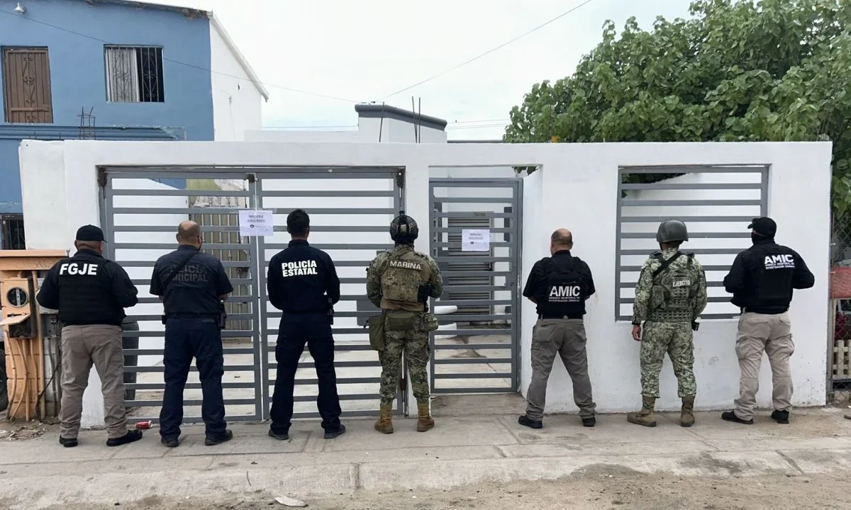 Marina asegura más de 57 mil cigarros, 8 mil latas de cerveza y droga en Sonora