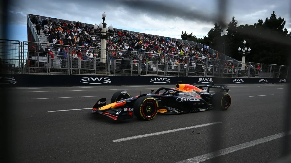 Max Verstappen impuso su experiencia secundado por dos invitados inesperados, Sainz y Lawson