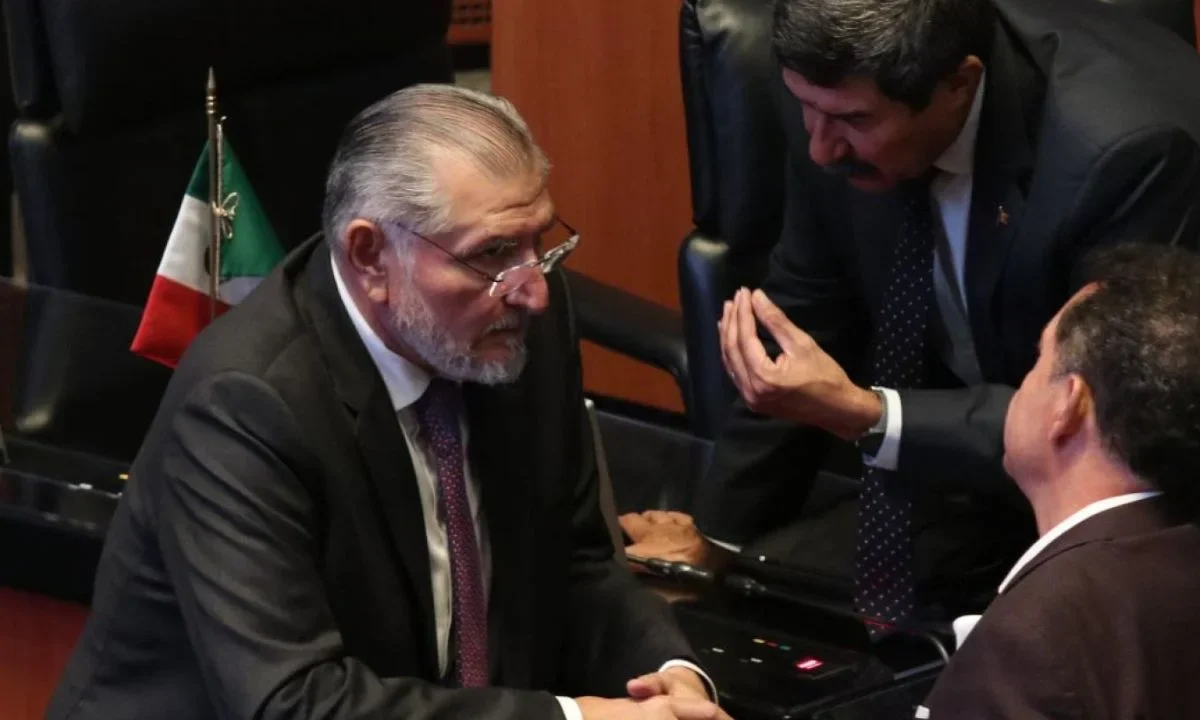 Ratifican juicio político a Adán Augusto López