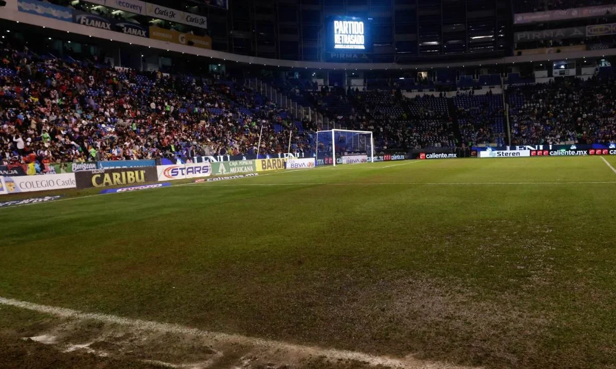 El partido Puebla vs Chivas tuvo que ser reprogramado. ¿A qué hora se juega el duelo? Aquí te contamos.