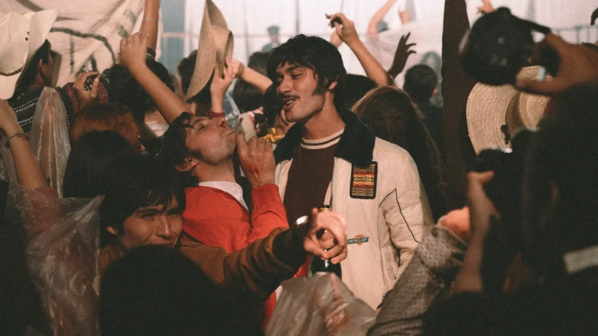 El festival de Avándaro con comedia en Autos, Mota y Rocanrol.