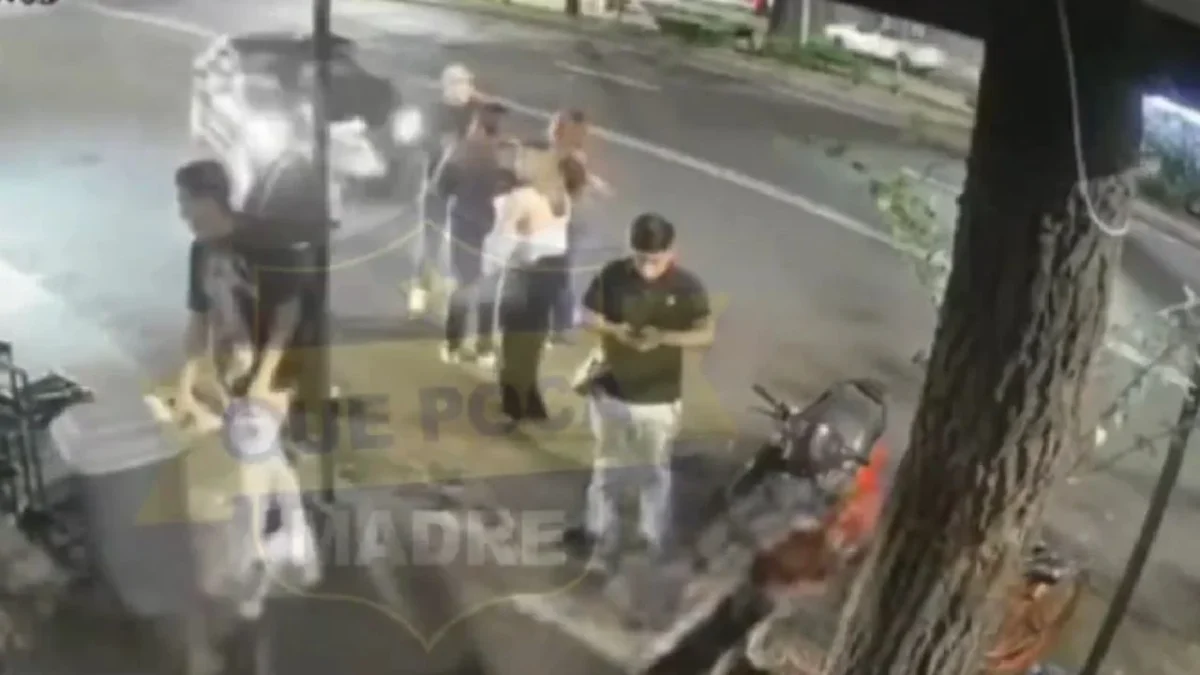 Un conductor, que presuntamente circulaba a exceso de velocidad, arrolló a cinco personas en la alcaldía Azcapotzalco, CDMX.