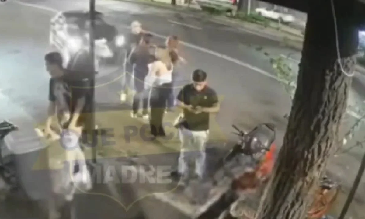 Un conductor, que presuntamente circulaba a exceso de velocidad, arrolló a cinco personas en la alcaldía Azcapotzalco, CDMX.