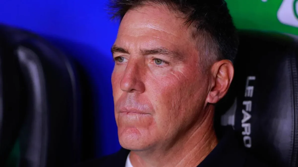 De común acuerdo, el entrenador Eduardo Berizzo dejó su puesto como DT de León.
