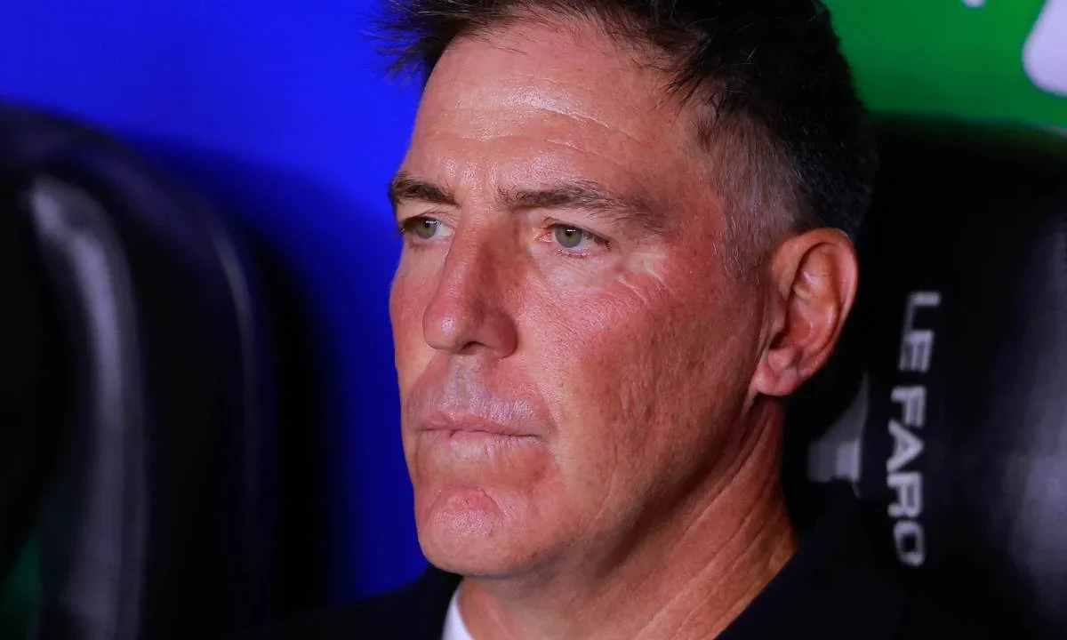 De común acuerdo, el entrenador Eduardo Berizzo dejó su puesto como DT de León.