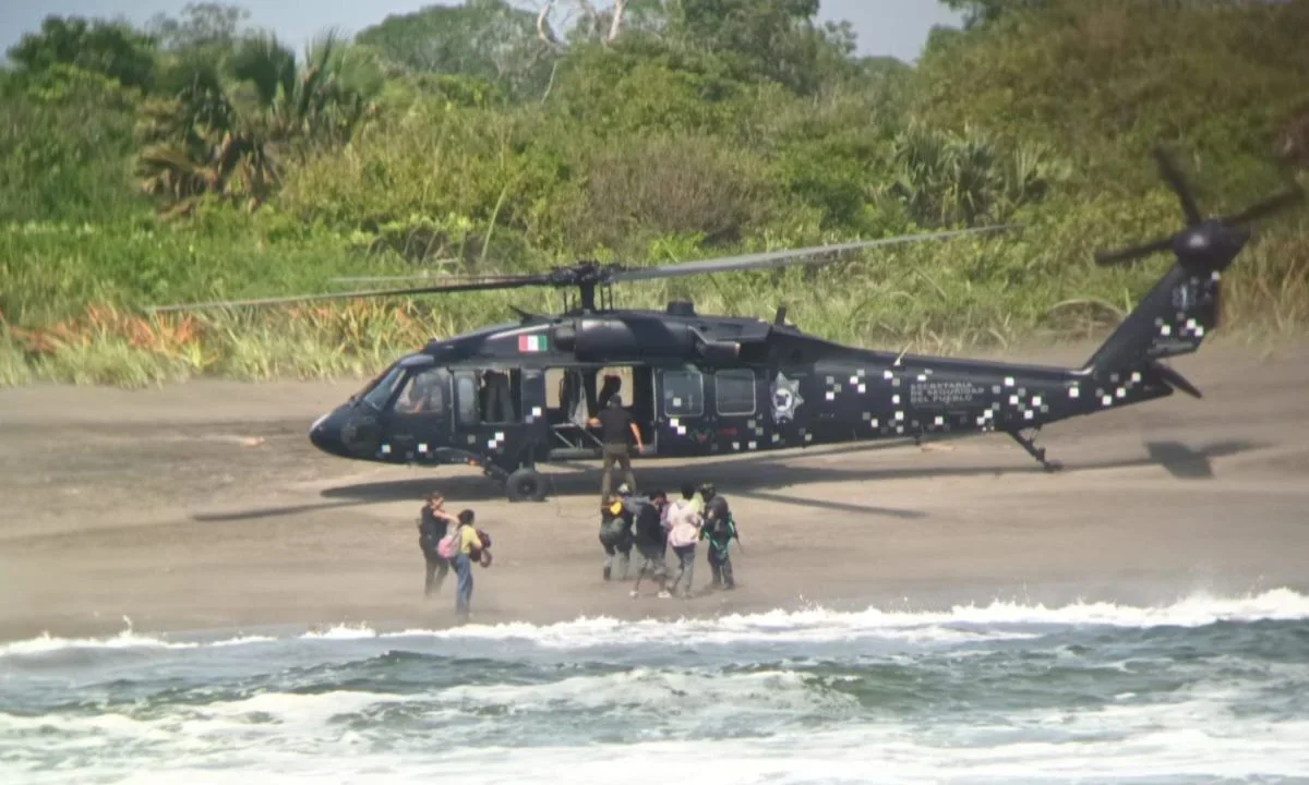 Elementos de Marina rescatan a 16 migrantes en Chiapas