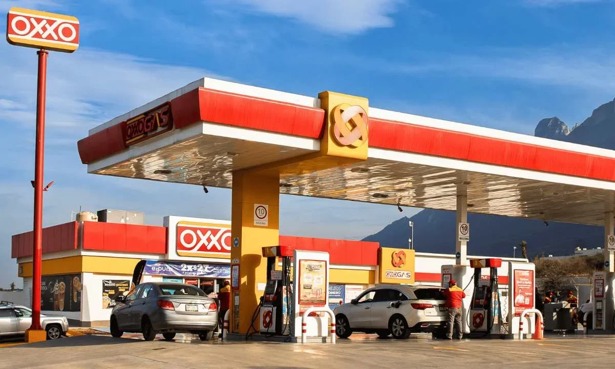 FEMSA anunció un acuerdo definitivo con Raízen y controlará el 100% de los OXXO en Brasil.