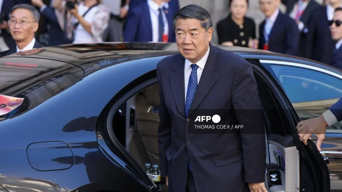 Funcionarios de China y EU buscan relajar tensión