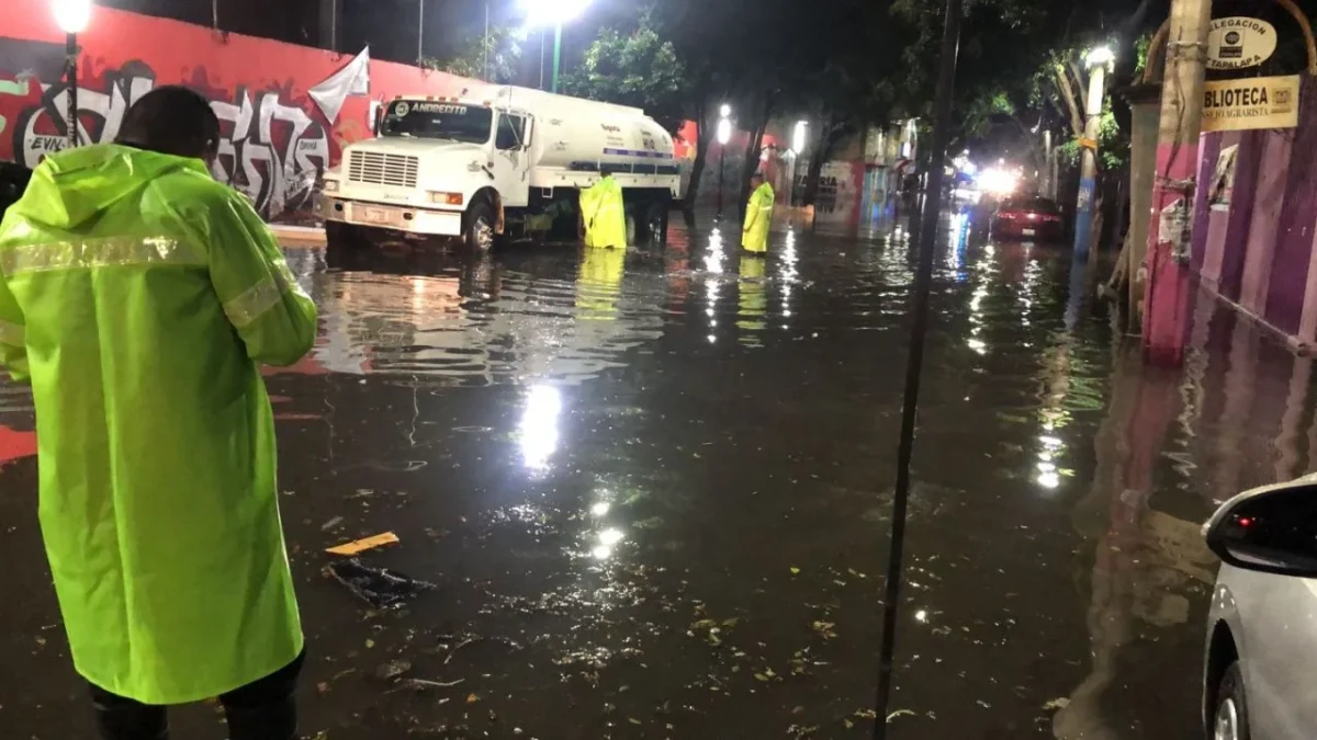 La lluvia luego de las fiestas patrias causó afectaciones en arterias viales y encharcamientos al oriente y sur de la Ciudad de México.
