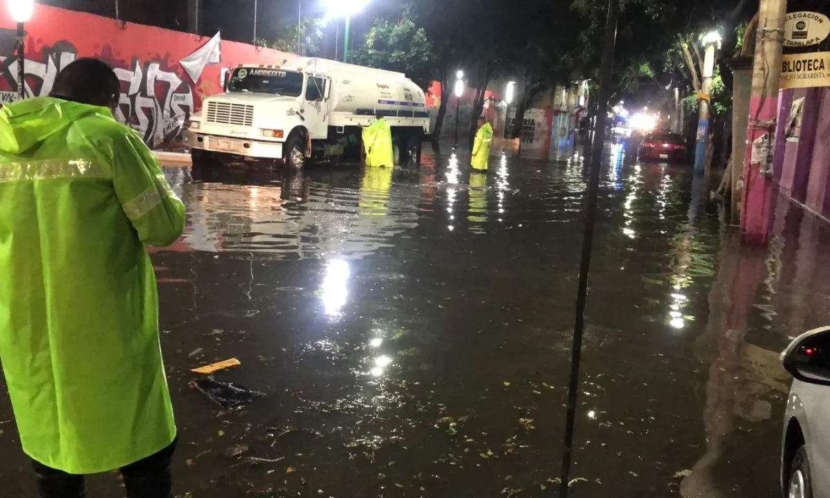La lluvia luego de las fiestas patrias causó afectaciones en arterias viales y encharcamientos al oriente y sur de la Ciudad de México.