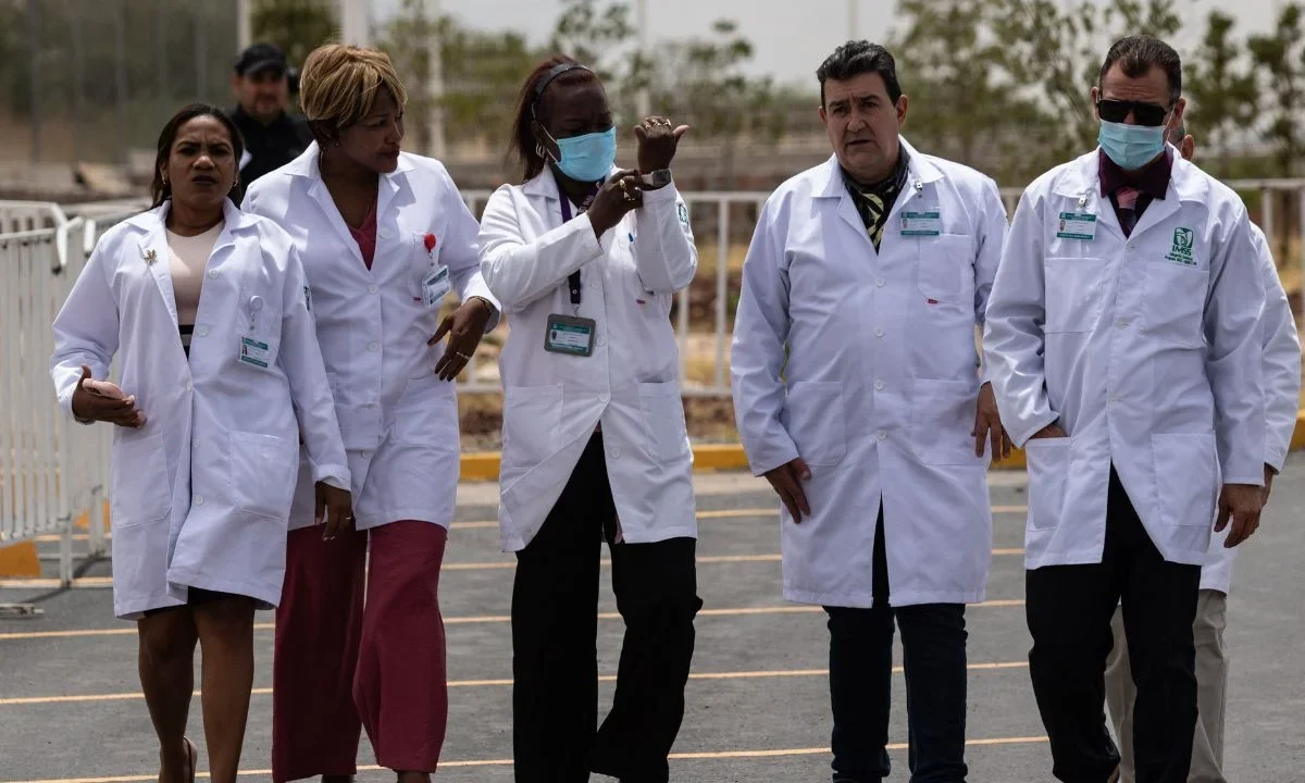 Mantendrá Sheinbaum convenio con médicos cubanos