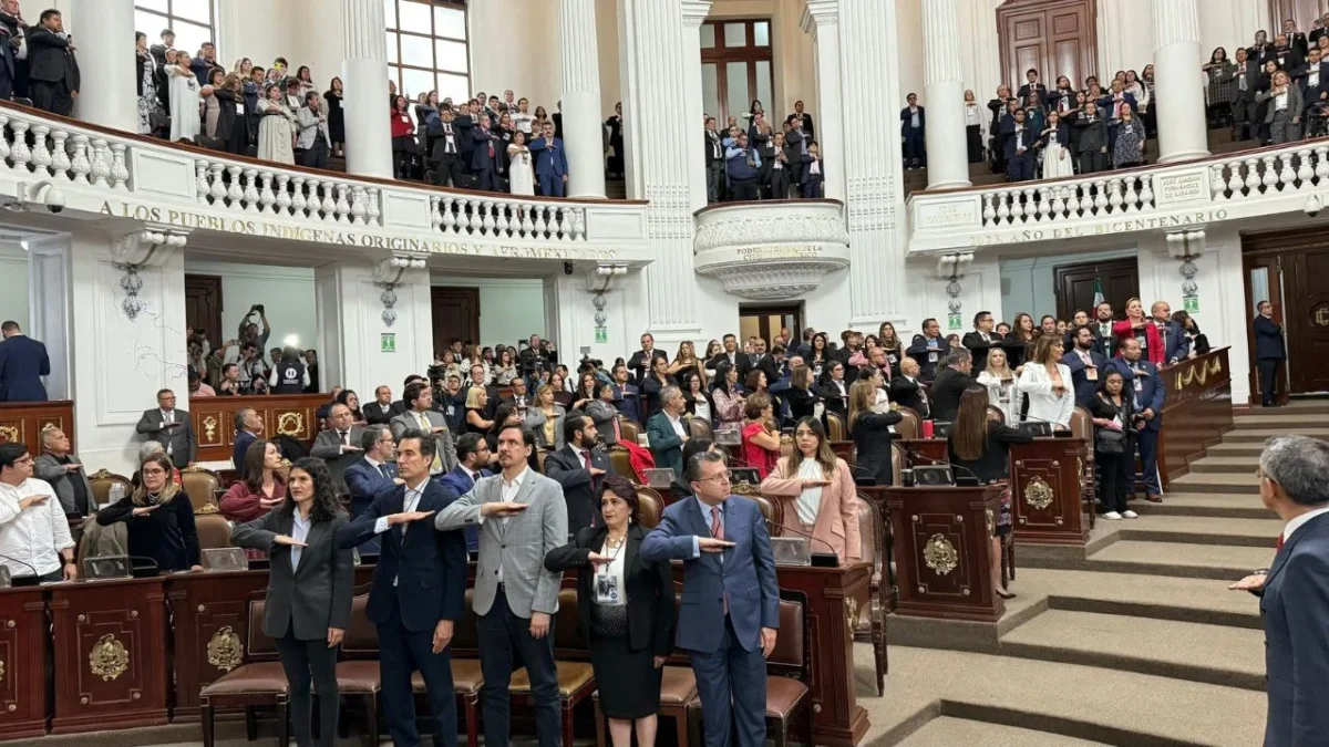 137 nuevos integrantes del Poder Judicial de la CDMX rindieron protesta ante el Pleno del Congreso capitalino.