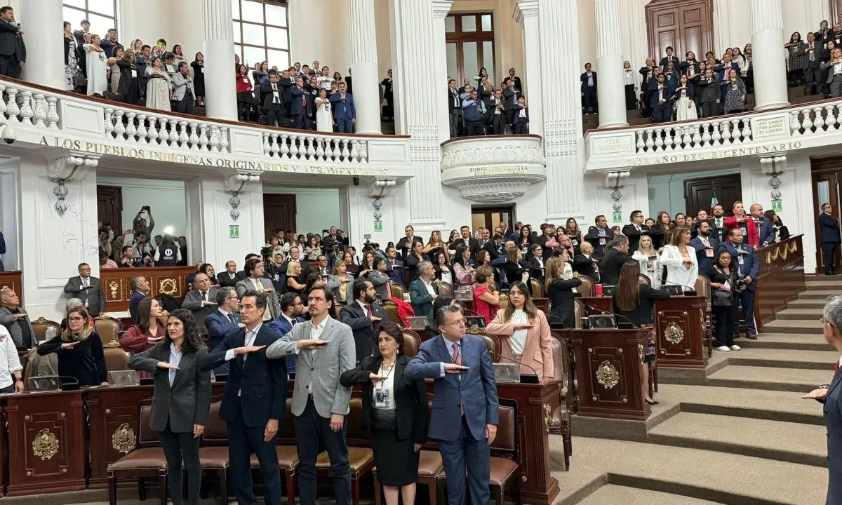 137 nuevos integrantes del Poder Judicial de la CDMX rindieron protesta ante el Pleno del Congreso capitalino.