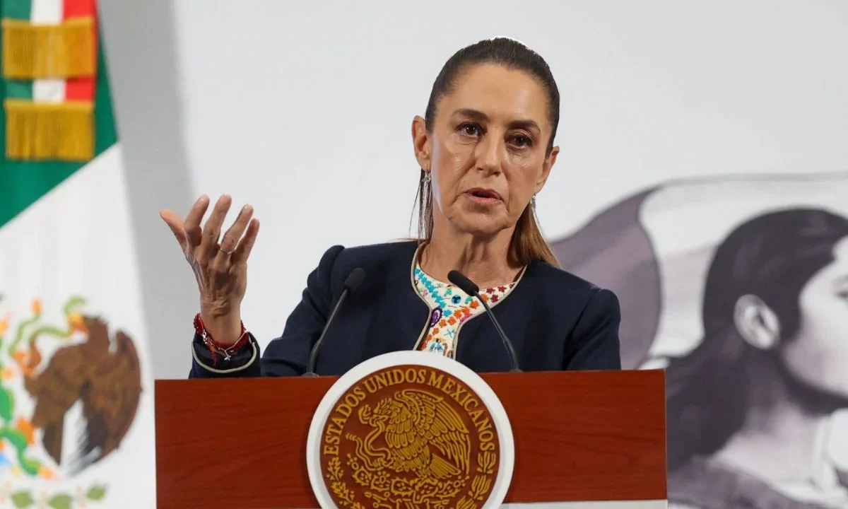 La presidenta Claudia Sheinbaum propone iniciativa para aumentar aranceles a más de mil productos importados.