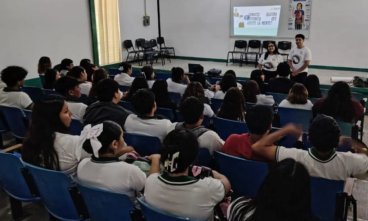 Las acciones de Salud en tu Barrio, continuaron en la cabecera municipal de Escárcega, e impartió un taller psicoeducativo de adicciones.