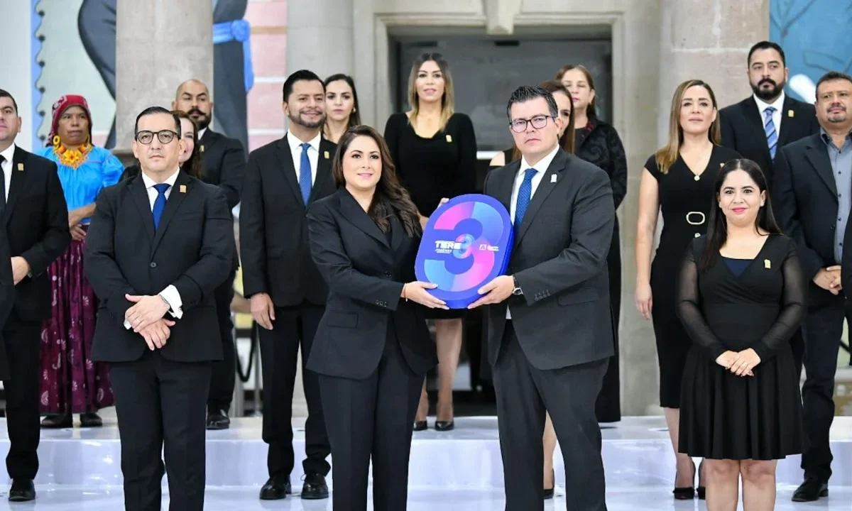 La gobernadora de Aguascalientes, Tere Jiménez, entregó en tiempo y forma su Tercer Informe de Gobierno al Congreso de la entidad.
