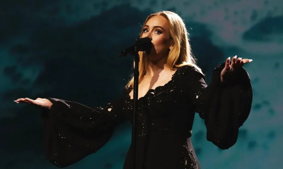 Reportes señalan que la artista británica, Adele, estaría en platicas para encabezar el Super Bowl 2026
