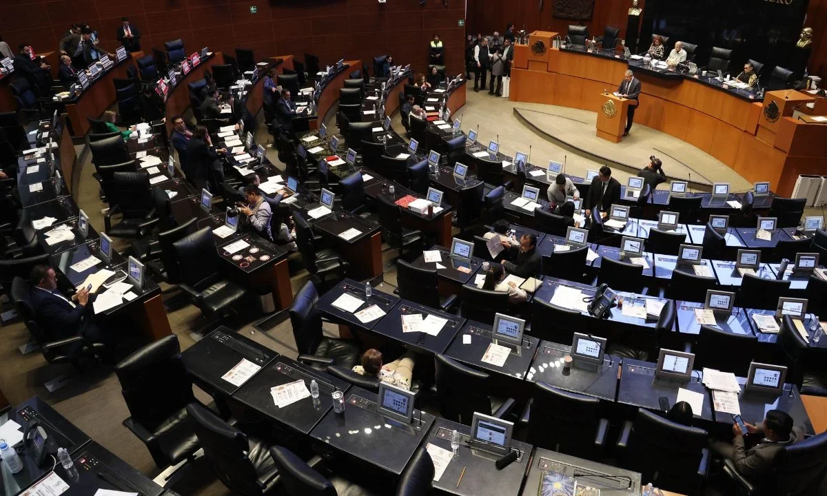 Los legisladores del oficialismo expresaron su voto a favor de los dictámenes que reforman, adicionan y derogan disposiciones del Código Fiscal de la Federación, la Ley Federal de Derechos y la Ley del IEPS para el ejercicio fiscal 2026.