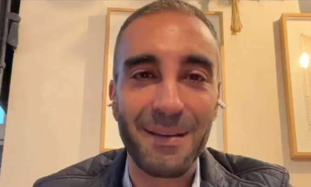 'Estoy libre', dice Simón Levy en transmisión en vivo