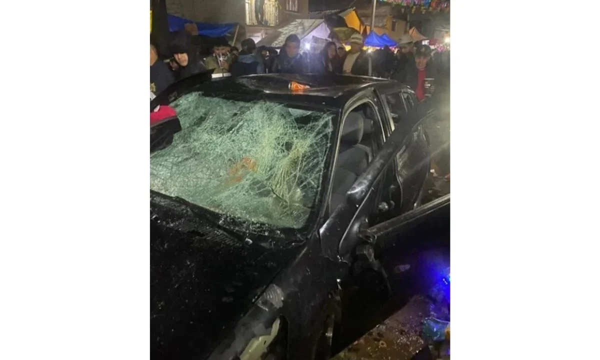 En Almoloya de Juárez, Edoméx, un conductor en presunto estado de ebridad arrolló a asistentes de la fiesta patronal de San Francisco.