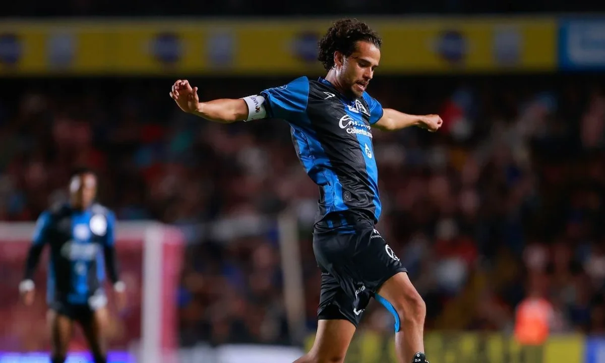 De manera sorpresiva, las Chivas del Guadalajara cayeron ante los Gallos Blancos en su visita a Querétaro, en la jornada 14.